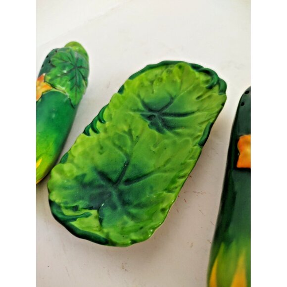 Vintage Cucumber Salt and Pepper Shakers & Underplate Hinode Japan 1950's - Picture 6 of 13